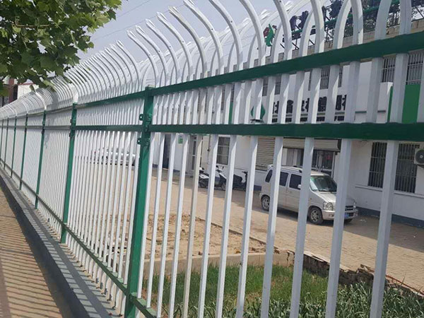 保养锌钢栅栏的标准及要求